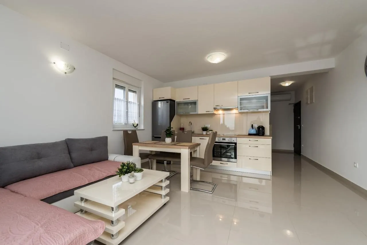 Zoran Brand New Modern Apartments Mandre 0*,  Croazia